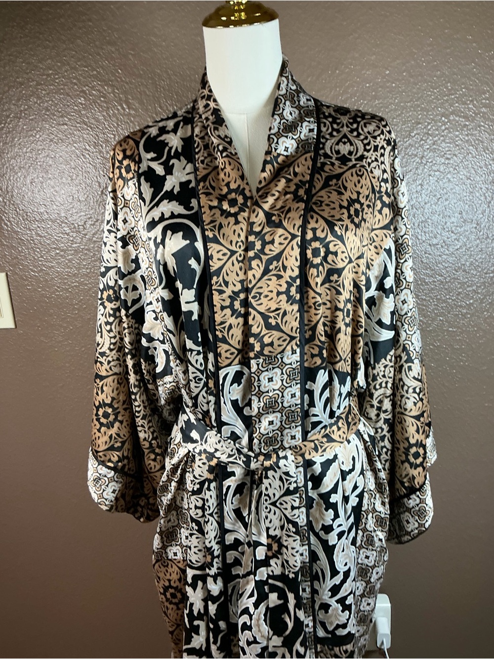 Natori Women’s Small Silky Satin Kimono Robe Paisley Floral Black Gold Belted - Picture 12 of 14